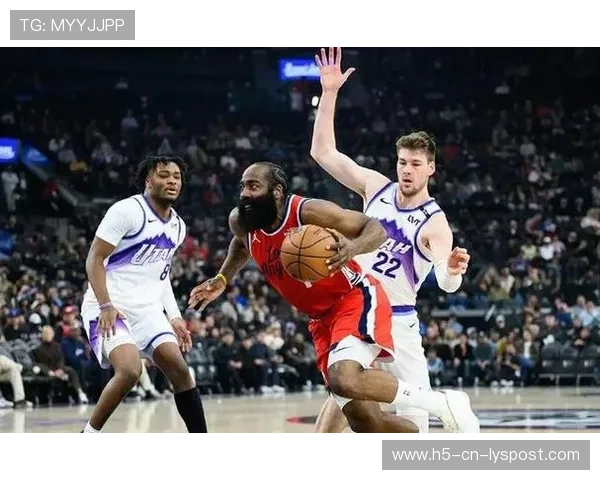 伦纳德弧顶急停命中，快船在关键时刻稳住心态